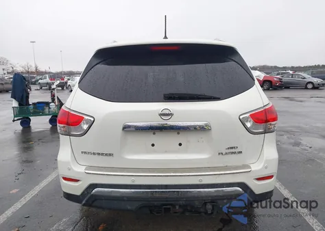 2016 Nissan Pathfinder Platinum z USA, uszkodzony, nr VIN 5N1AR2MM3GC643904